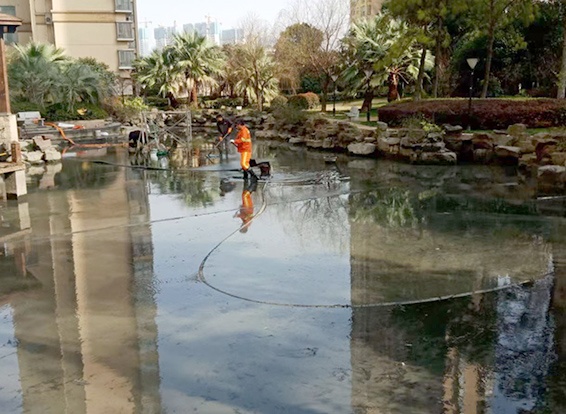 城阳景观池淤泥清理
