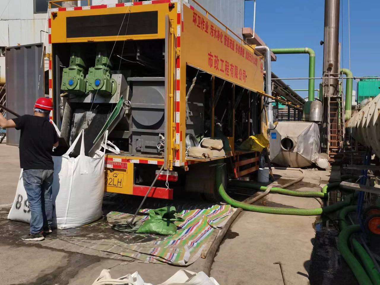 城阳淤泥压干处理